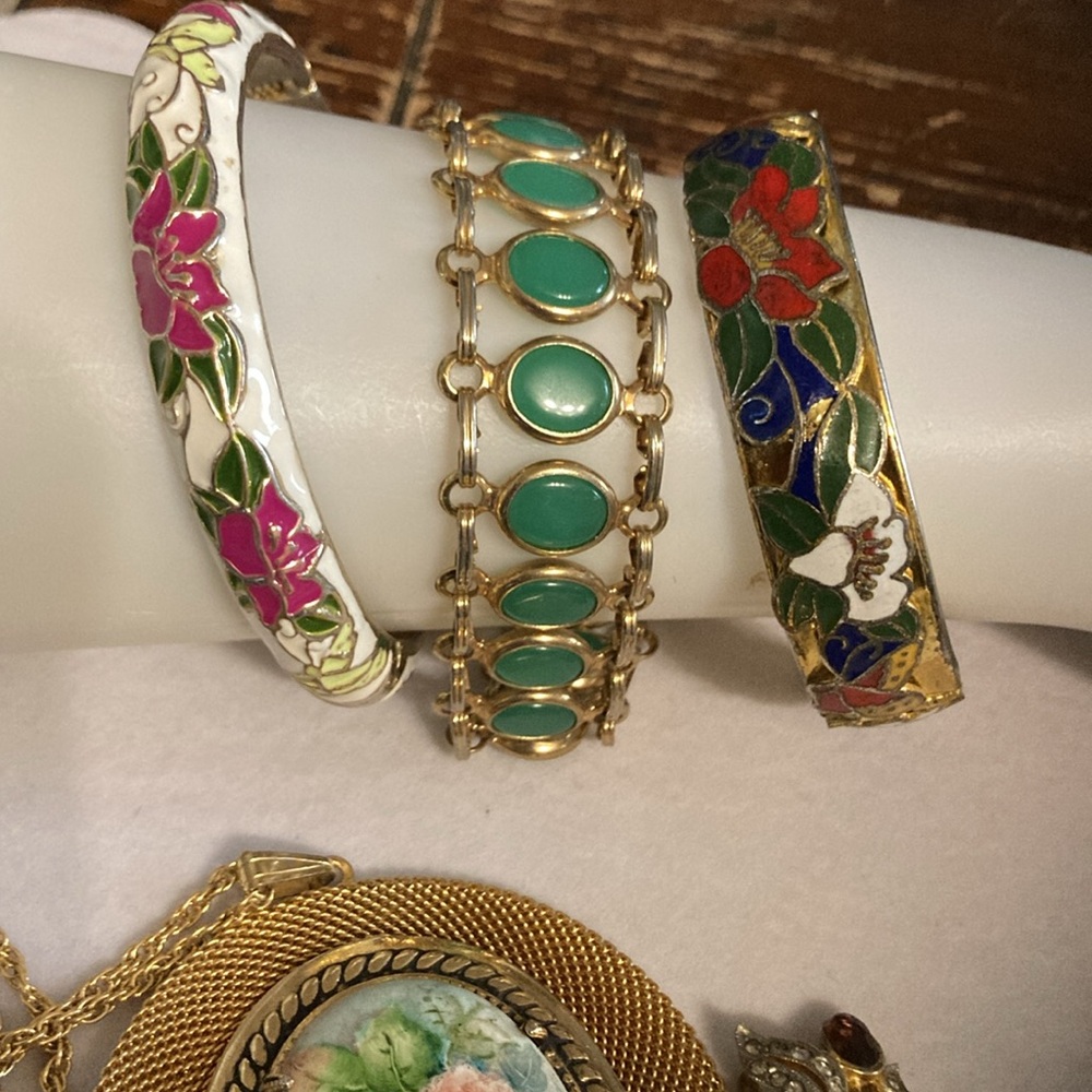 Cleaning out of costume jewelry 7 pieces of jewelry mirror compact . Used - Picture 2 of 9